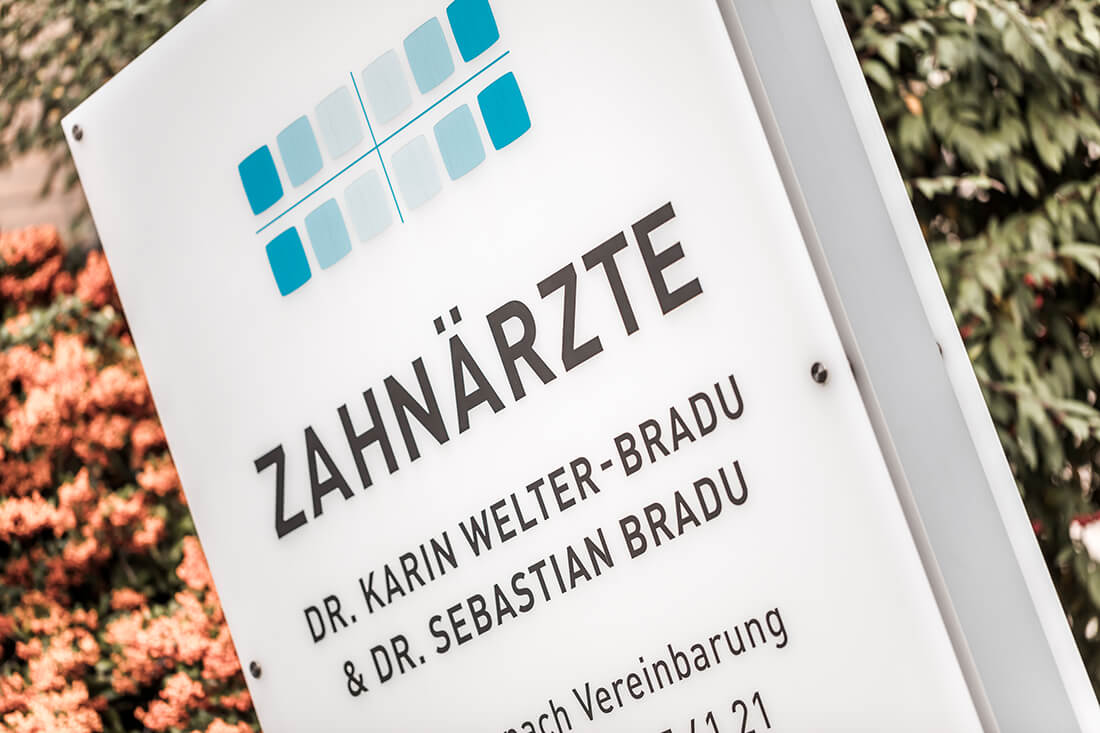 Zahnarzt Grafenberg - Bradu - Praxisschild unserer Praxis