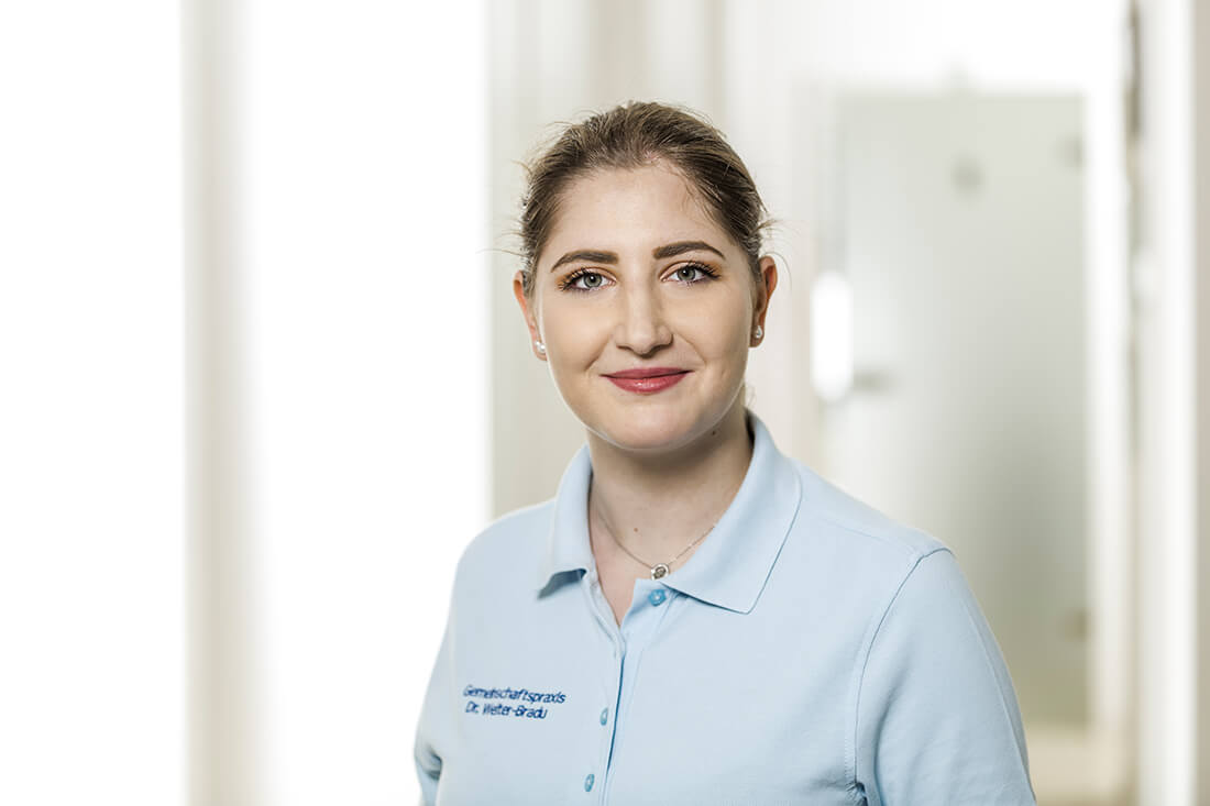Zahnarzt Grafenberg – Bradu – Team – Annabelle Zackel Zahnarzt Grafenberg - Bradu - Team - Annabelle Zackel