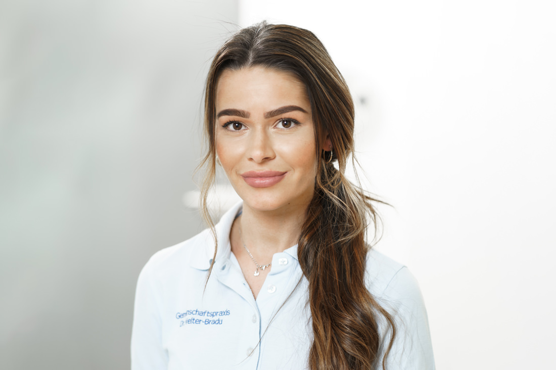 Zahnarzt Grafenberg – Bradu – Team – Rajana Dulatova Zahnarzt Grafenberg - Bradu - Team - Rajana Dulatova